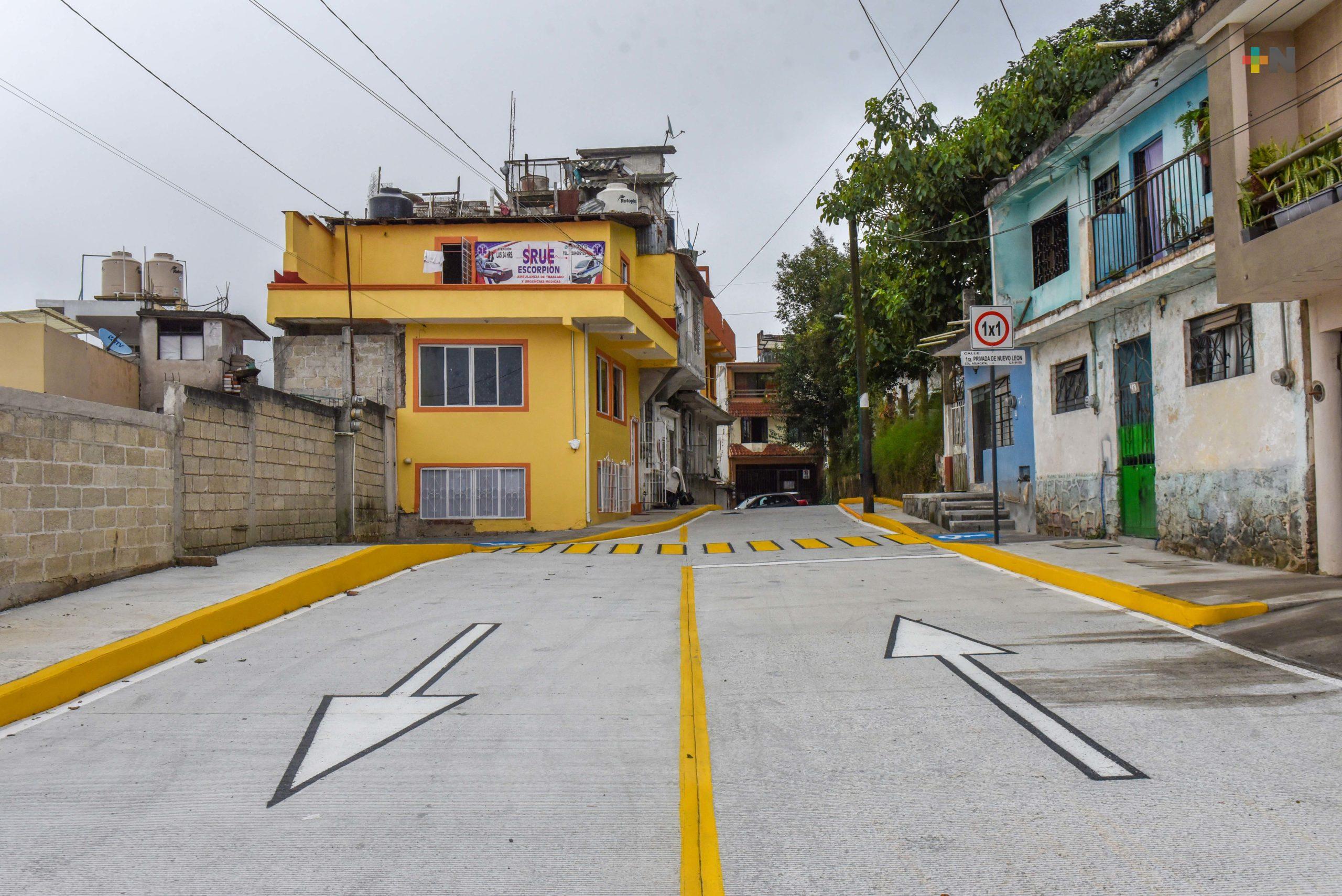 En Xalapa, inauguran pavimentación en calle Enrique Pestalozzi