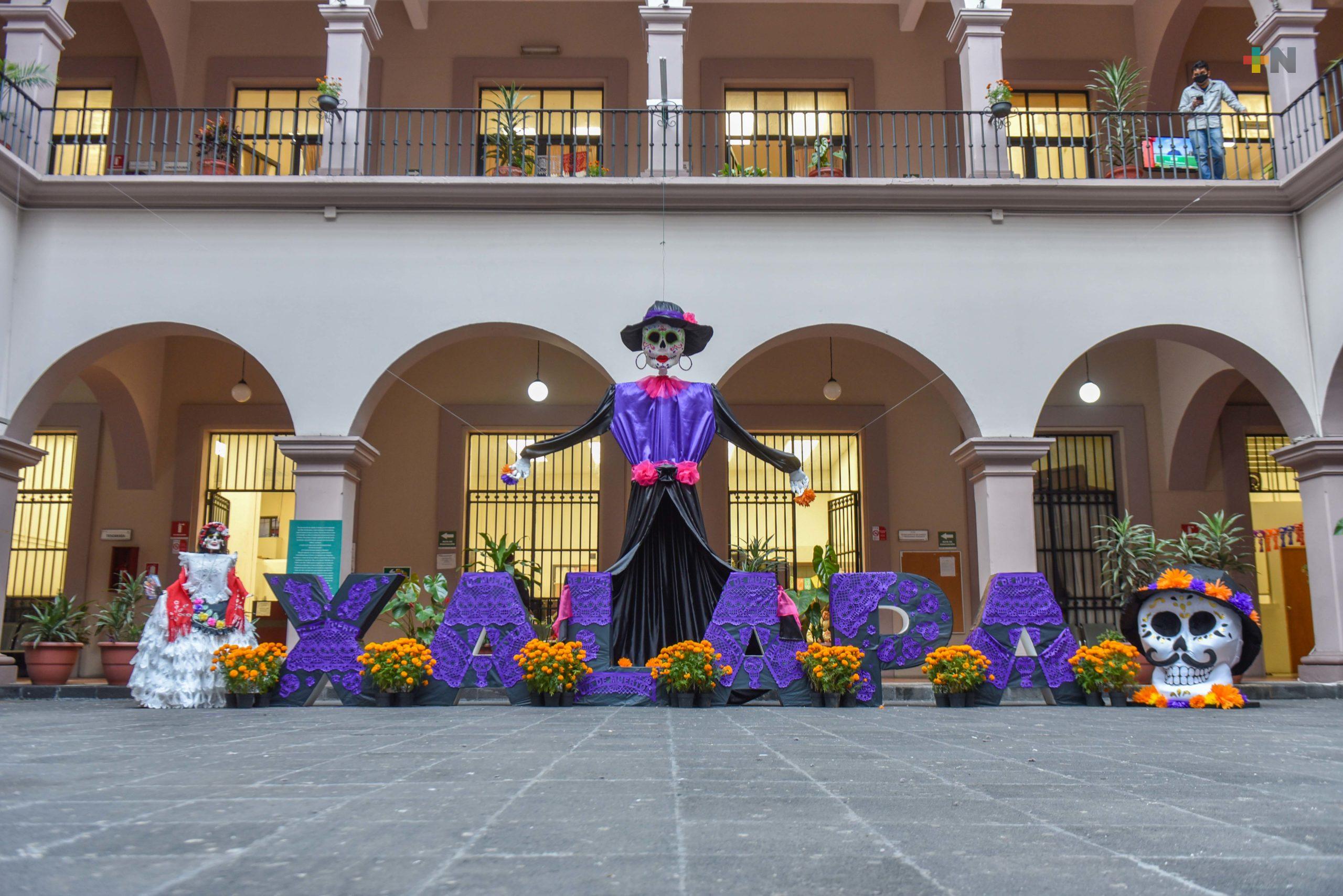 Llegan las catrinas a Palacio Municipal de Xalapa