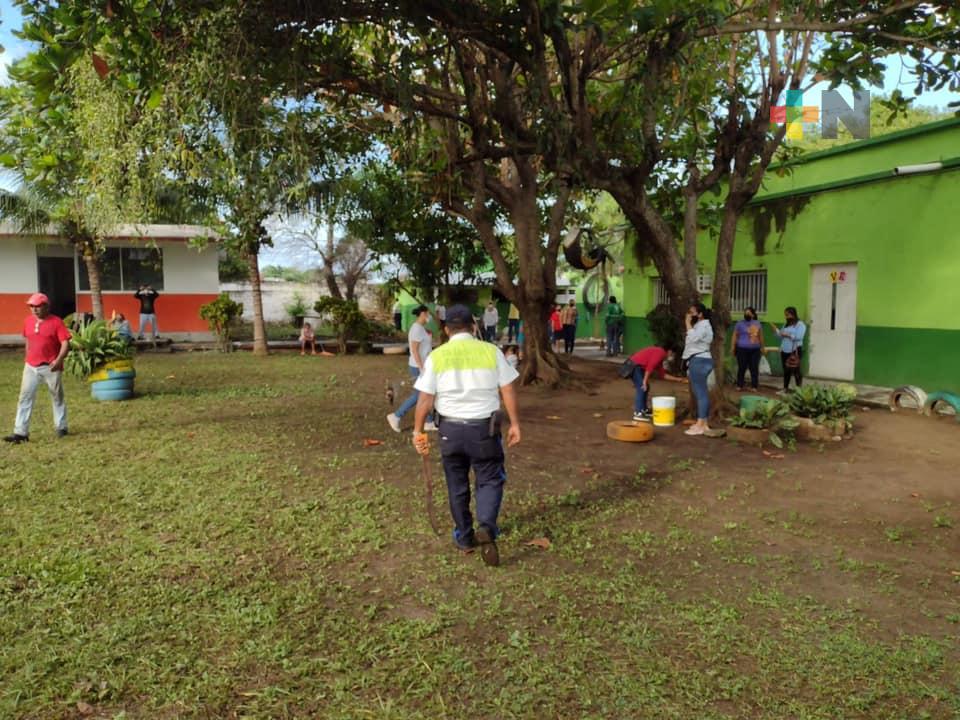 Elementos de Tránsito Estatal se suman a #TequioPorMiEscuela en Manlio Fabio Altamirano