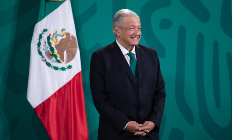 Celebra AMLO aprobación de Ley de Ingresos 2022; garantiza continuidad de programas sociales y obras, afirma