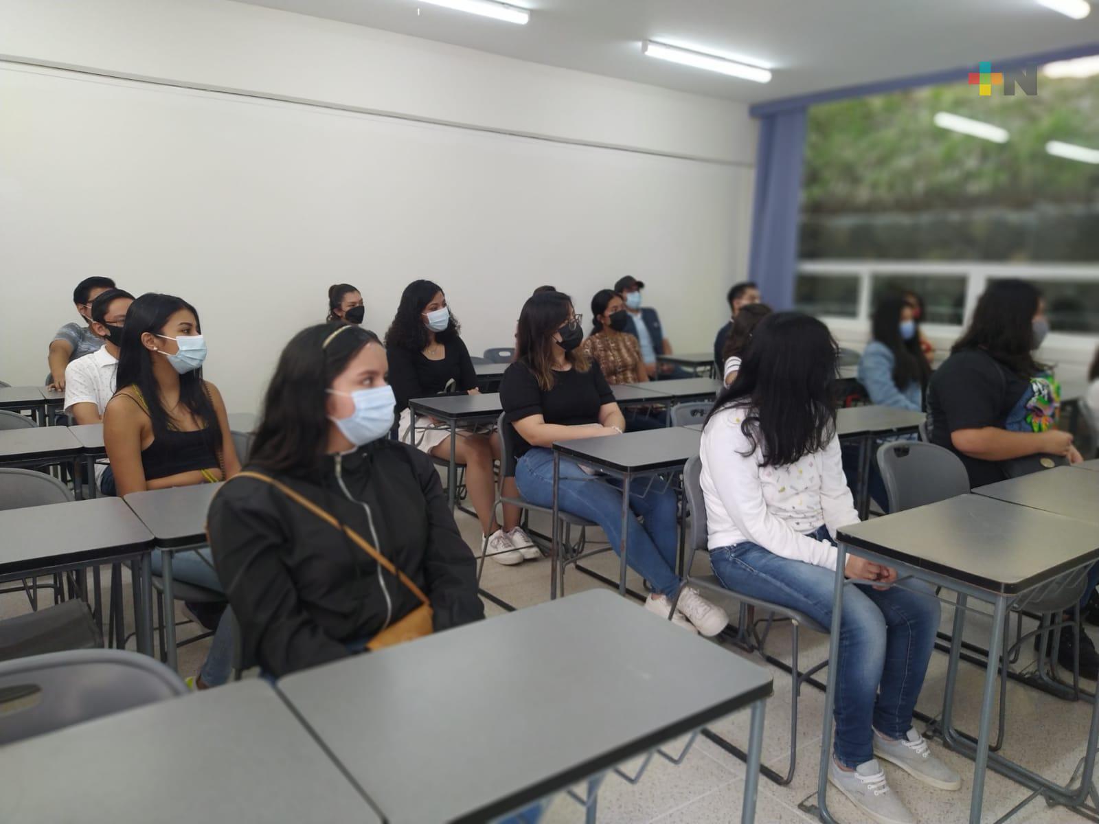 Proyecta UV la creación de aulas hibridas para las 5 regiones de Veracruz