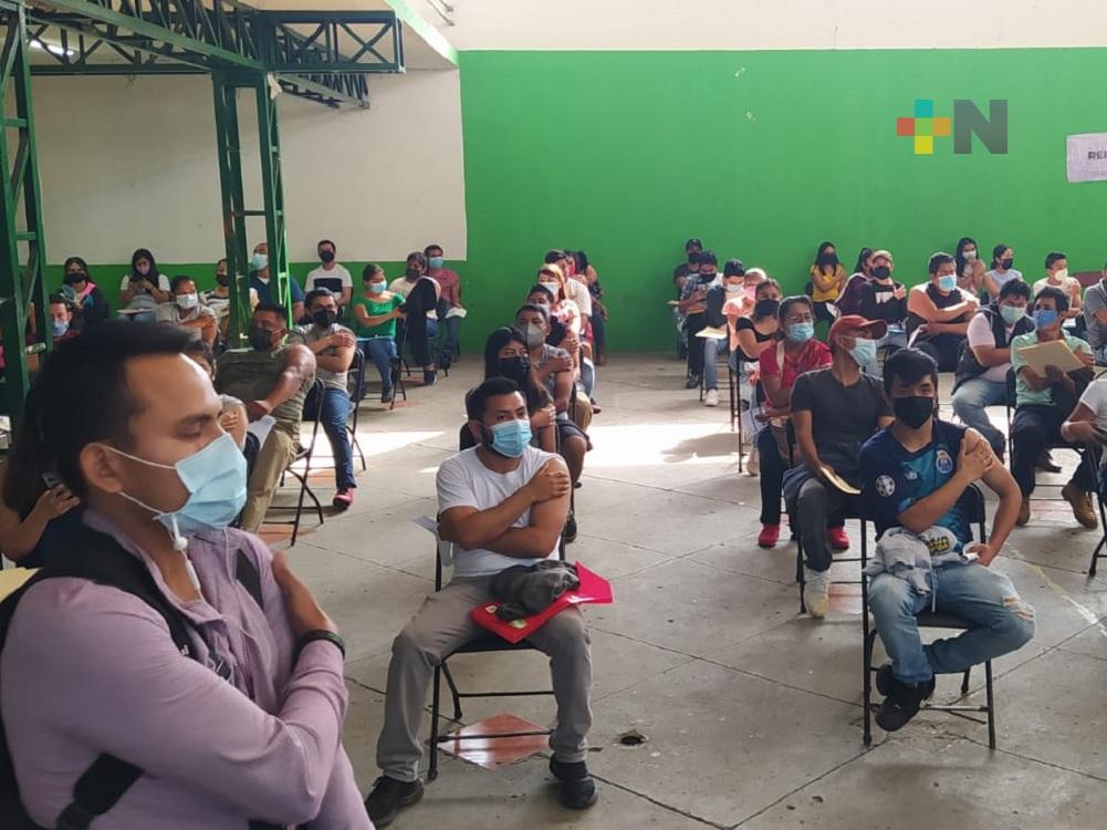 Dos mil 500 personas de 18 a 29 años recibieron vacuna CanSino en Jilotepec