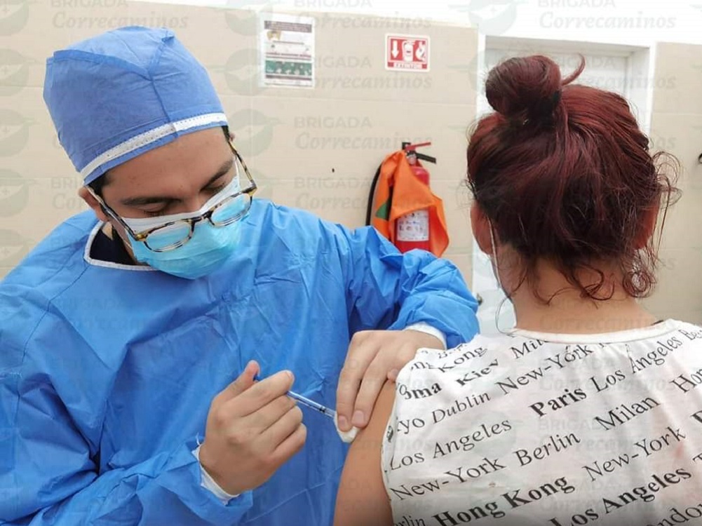Estación Migratoria de Acayucan aplicó más de 100 dosis de vacuna anticovid a migrantes