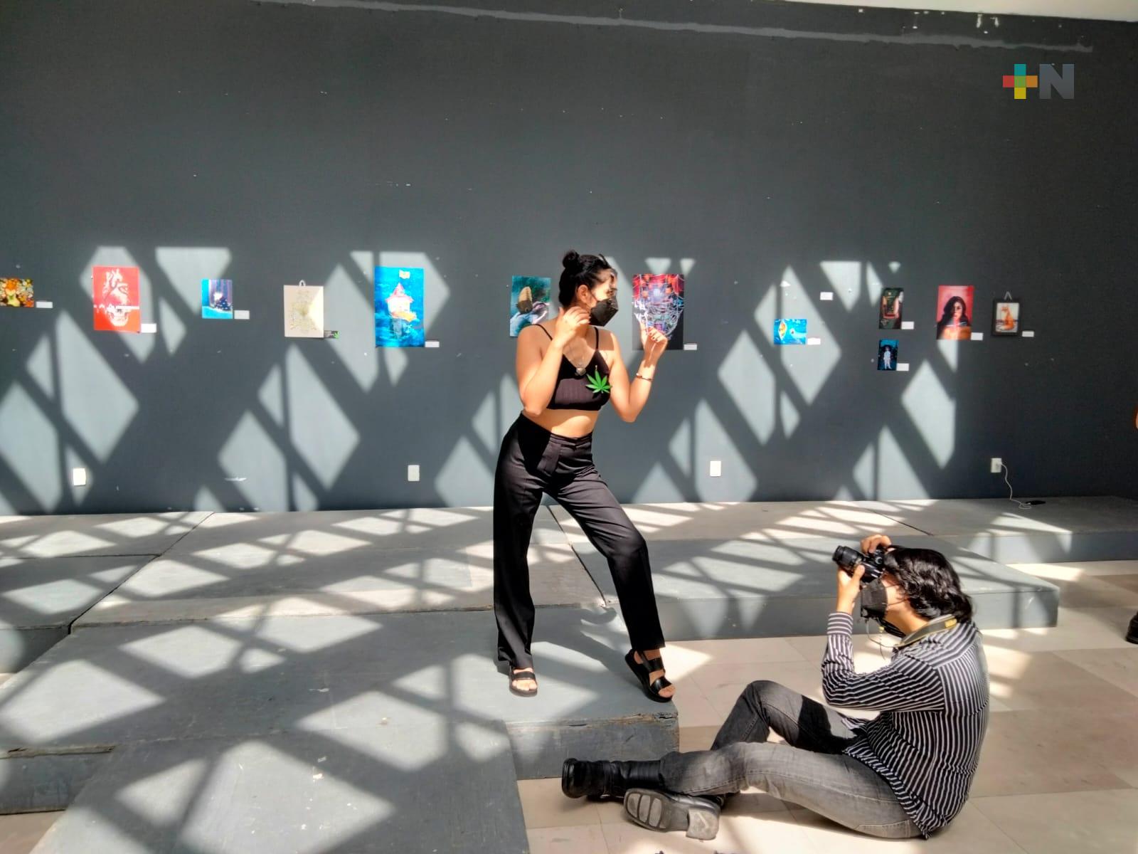 Exponen artistas obra visual en el IMAC de Xalapa, para romper estereotipos de usos y consumo de marihuana