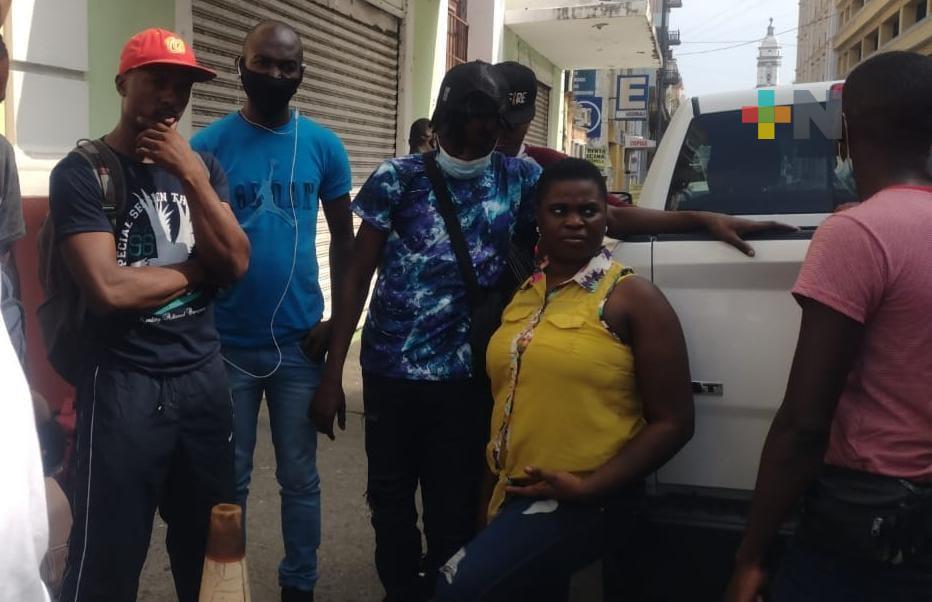 Haitianos buscan asentarse en Veracruz; realizan trámite ante INM