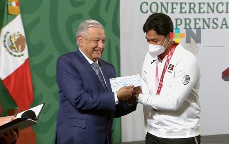 Presidente López Obrador entregó premios a mexicanos de Tokio 2020