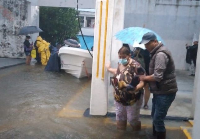 Familias afectadas por anegaciones ya están siendo atendidas por PC y DIF