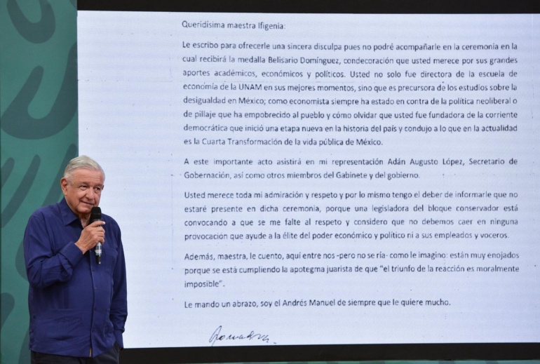 Presidente felicita a Ifigenia Martínez por Medalla Belisario Domínguez