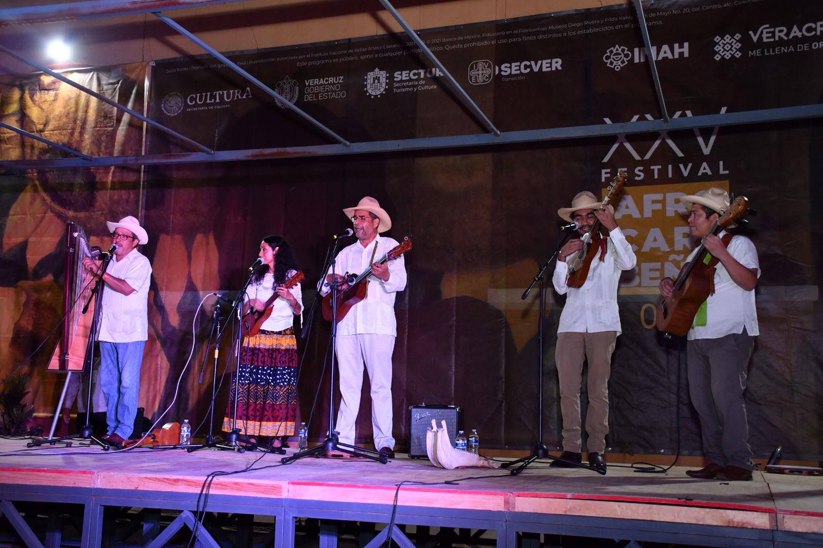 Con semáforo verde, esperan artistas locales un mejor cierre de año