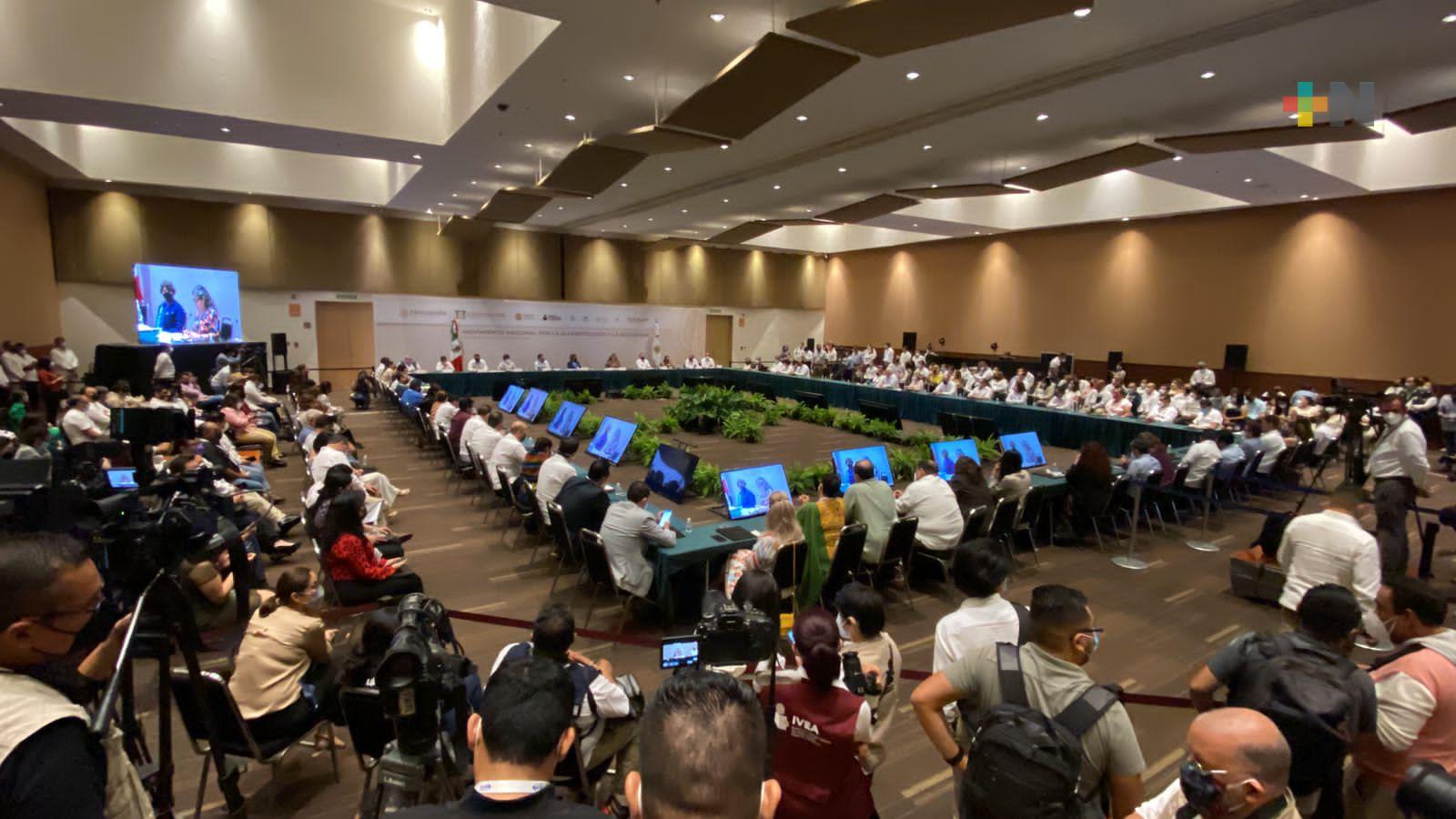 Reducir analfabetismo en el estado de Veracruz es un asunto de justicia social: Zenyazen Escobar