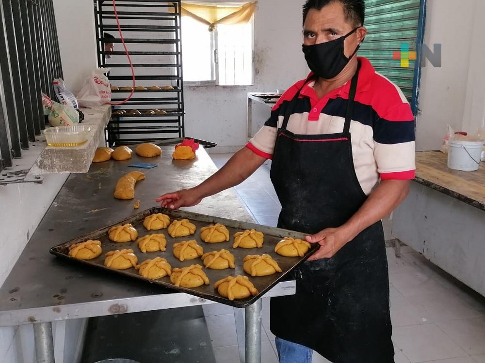 Grupo «La Promesa» inició elaboración de pan de muerto para manutención de albergue