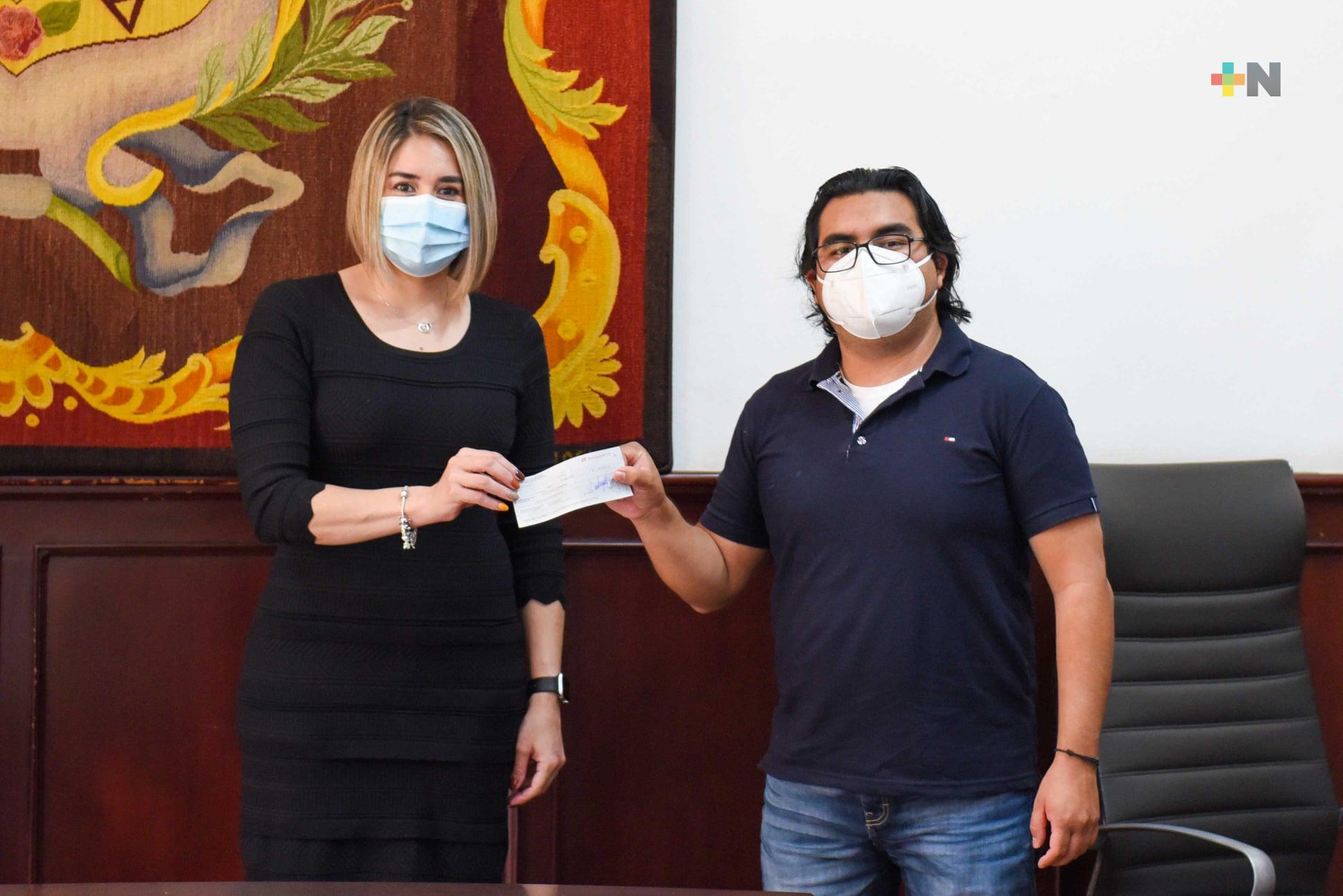 Apoyos para escuelas de la comunidad de Las Cruces, El Castillo