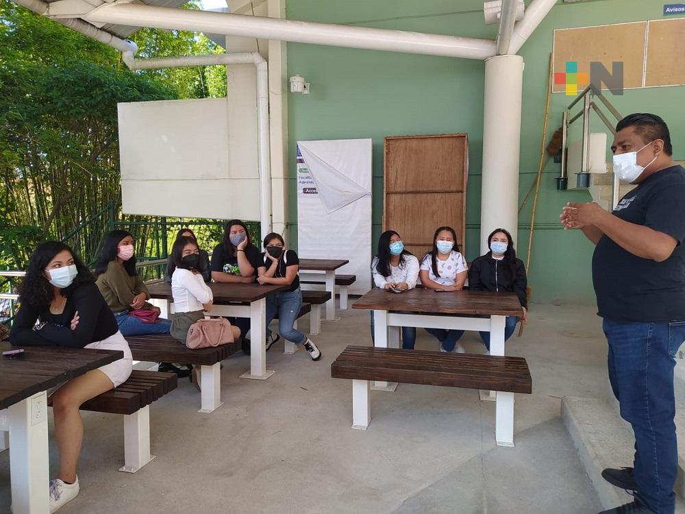 UV realiza visitas guiadas a alumnos que no conocen sus instalaciones