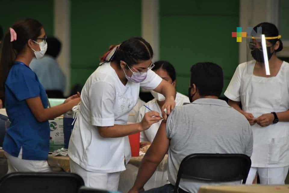 Vacunación para 18 a 29 años en Agua Dulce y Sayula