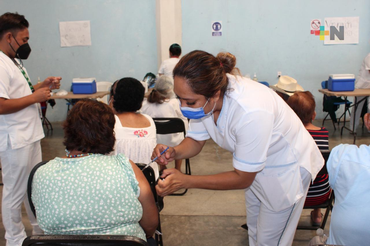 Aplican segunda dosis de AstraZeneca a mayores de 30 años en Yanga, Atoyac y Cuitláhuac