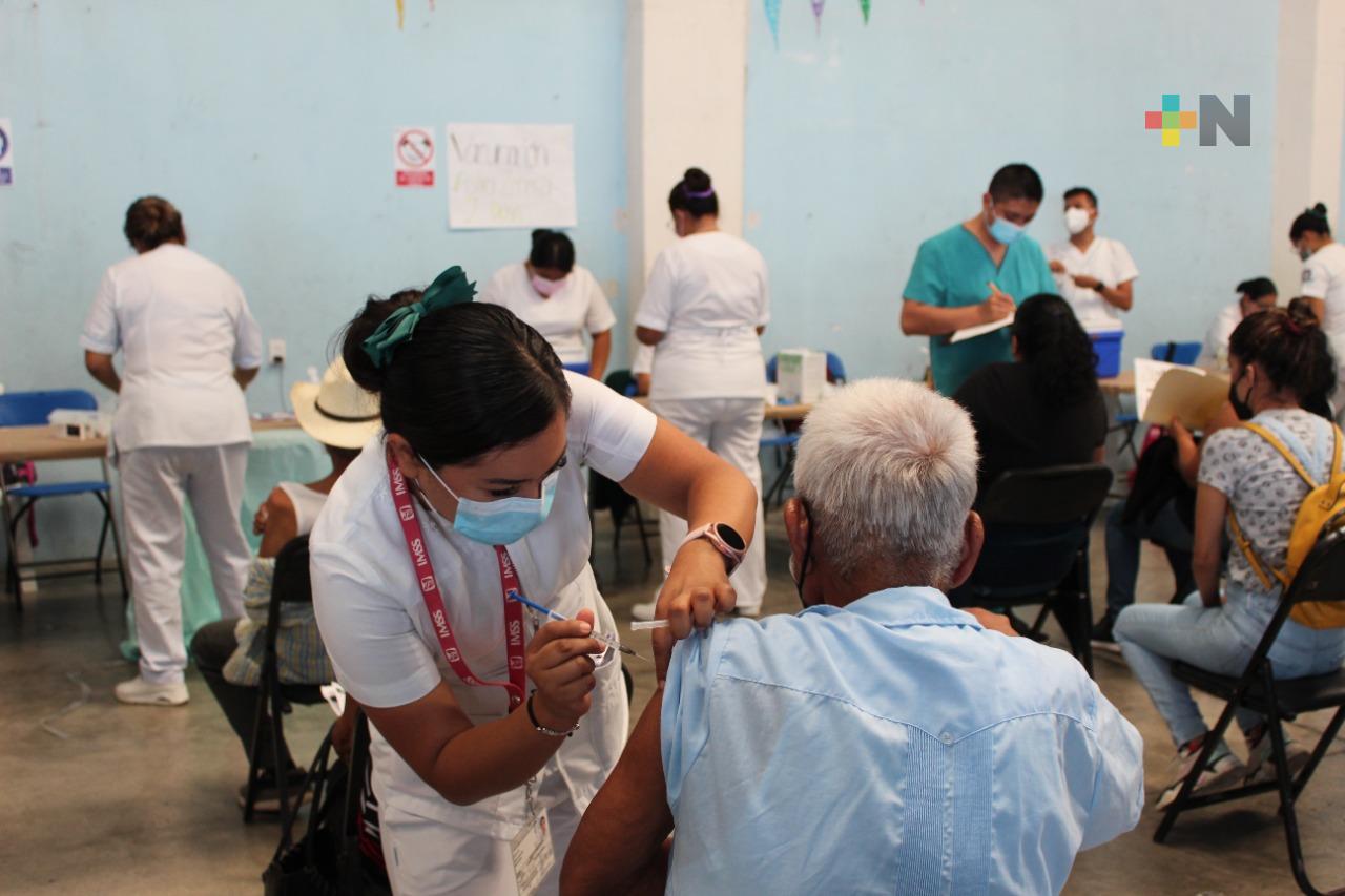 Concluye jornada de vacunación de refuerzo para adultos mayores en Coatepec