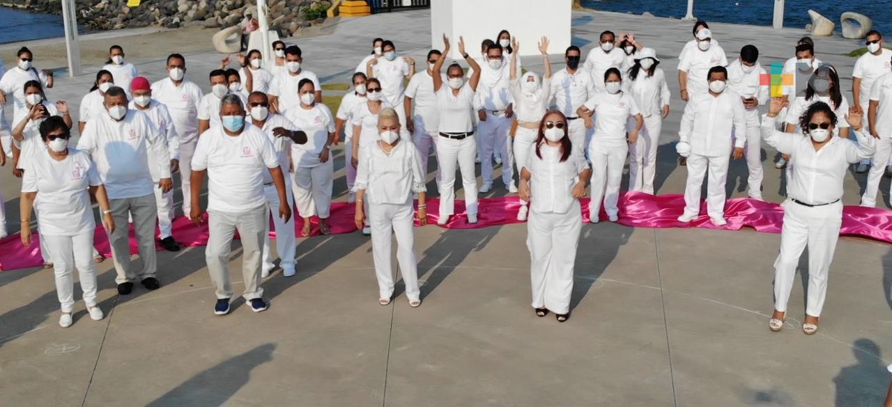 Conmemora IMSS Veracruz Norte Día Mundial de la Lucha contra el Cáncer de Mama con “gran moño rosa”