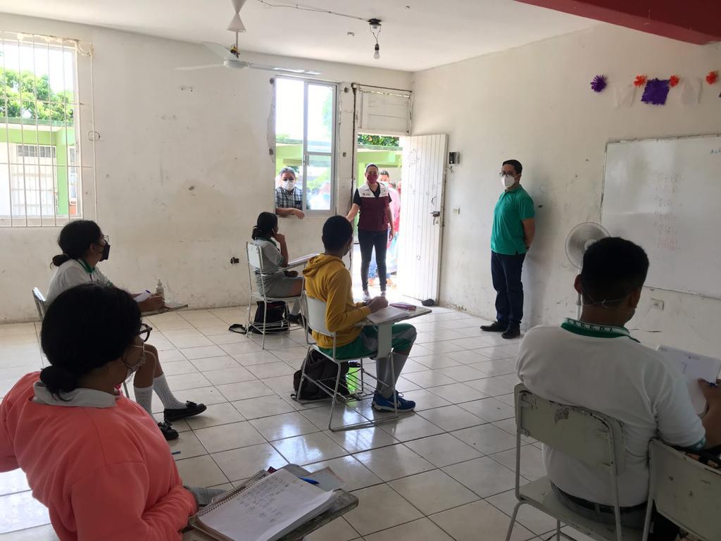 Entrega SEV materiales de inclusión educativa en Alvarado