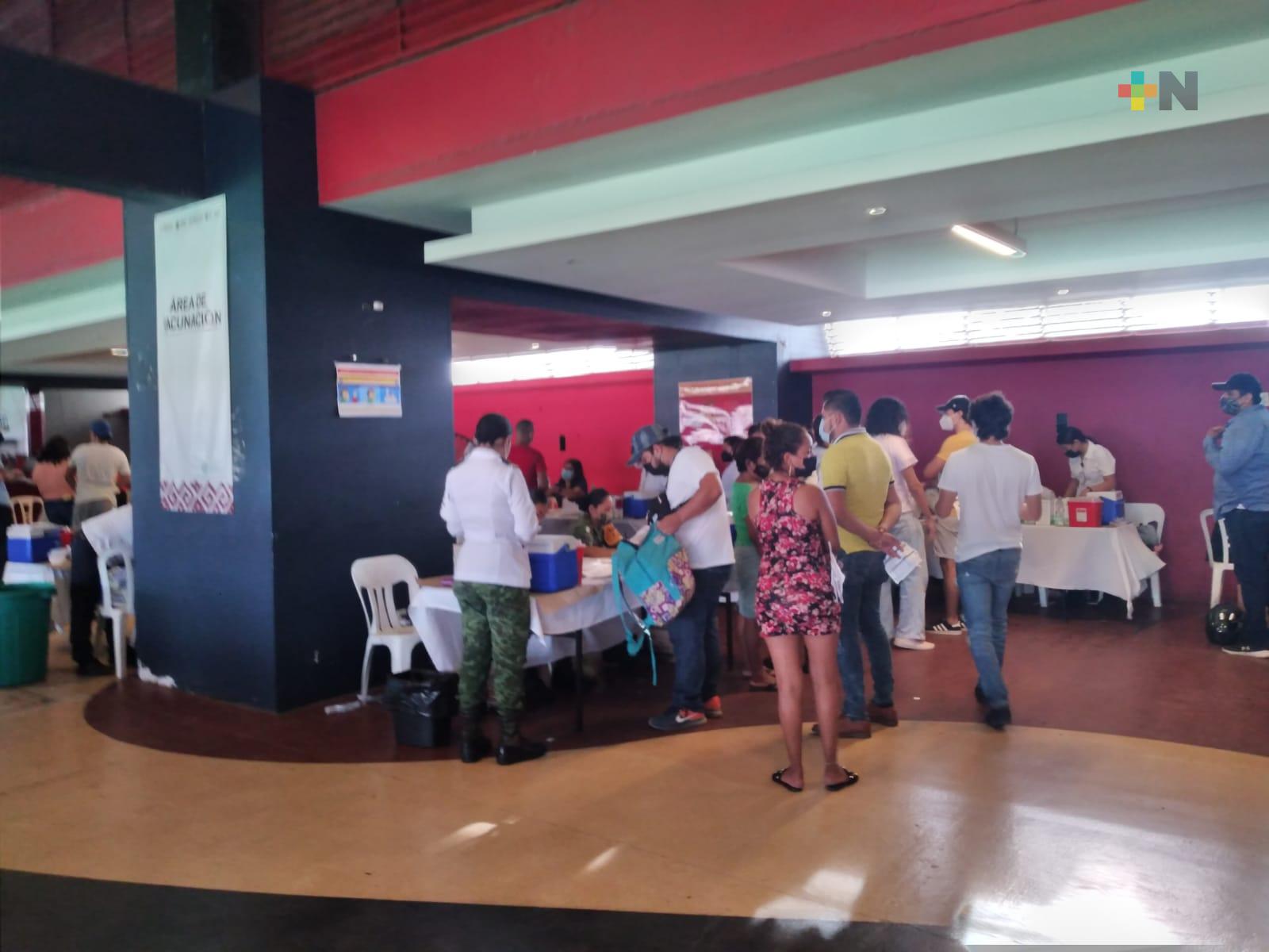 Gran afluencia en último día de vacunación para 18 a 29 años y rezagados