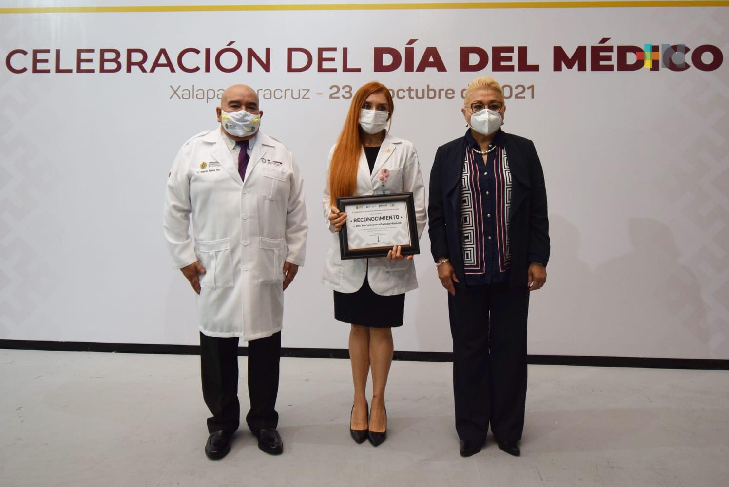 Recibió doctora María Eugenia Galindo reconocimiento por parte del Gobierno del Estado