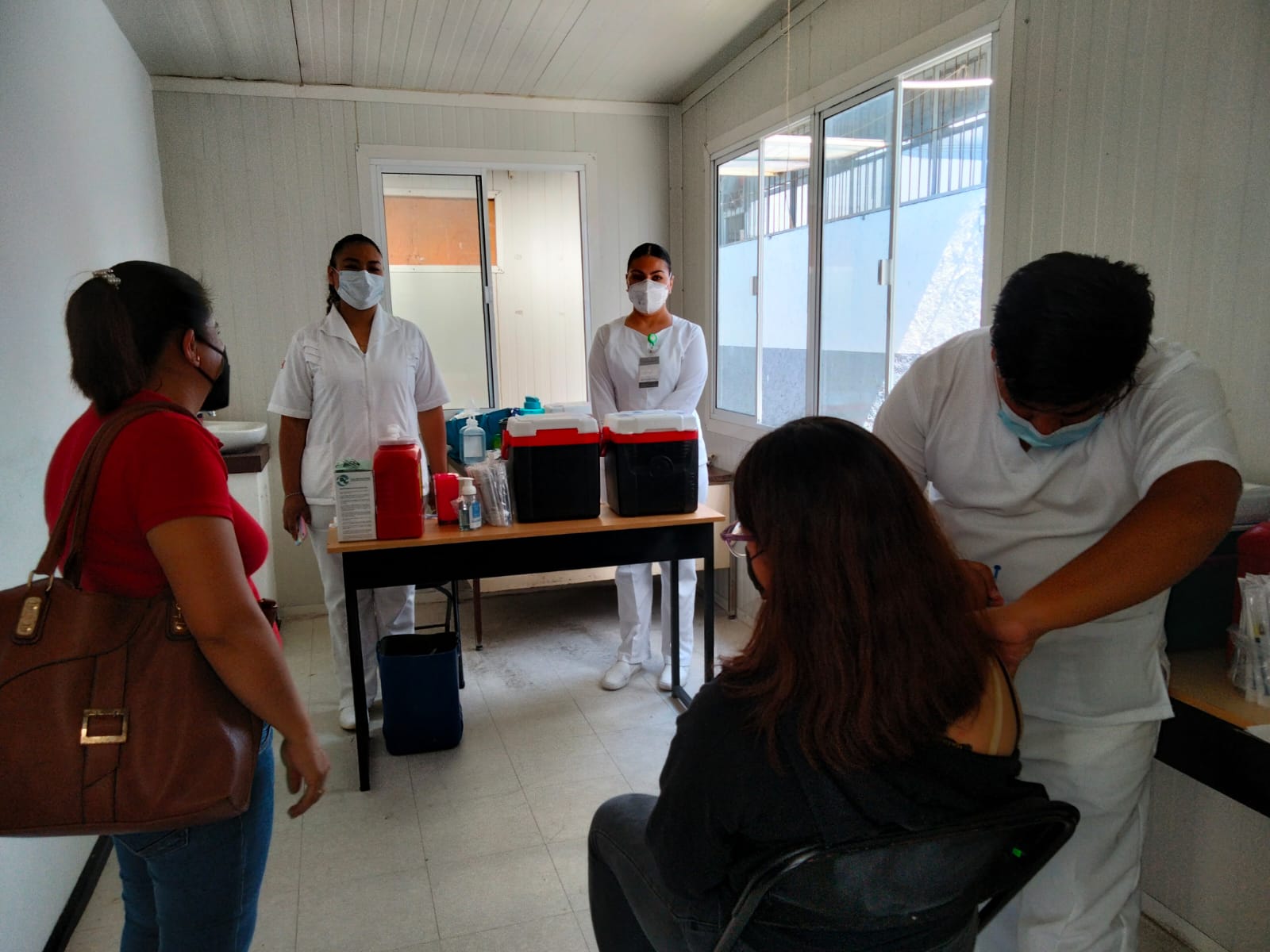 En el ISSSTE Xalapa, menores con alguna comorbilidad acudieron a vacunarse