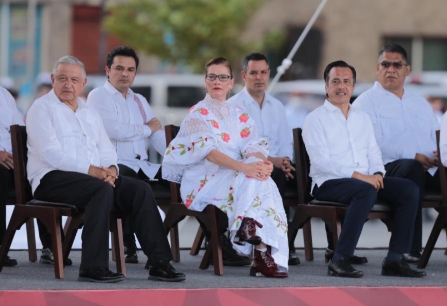 López Obrador y Cuitláhuac García Jiménez presidieron conmemoración del Bicentenario de la Armada de México