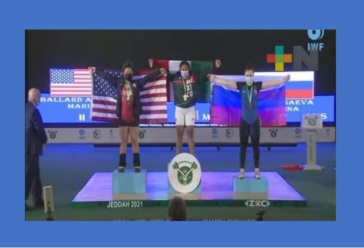 ¡Campeona mundial! Pesista tlalixcoyana brilla en Arabia Saudita