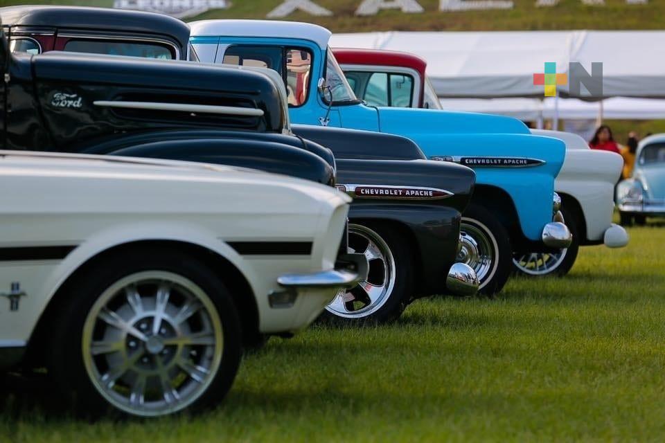 Exposición de Autos Antiguos en beneficio de la asociación civil AHTECA