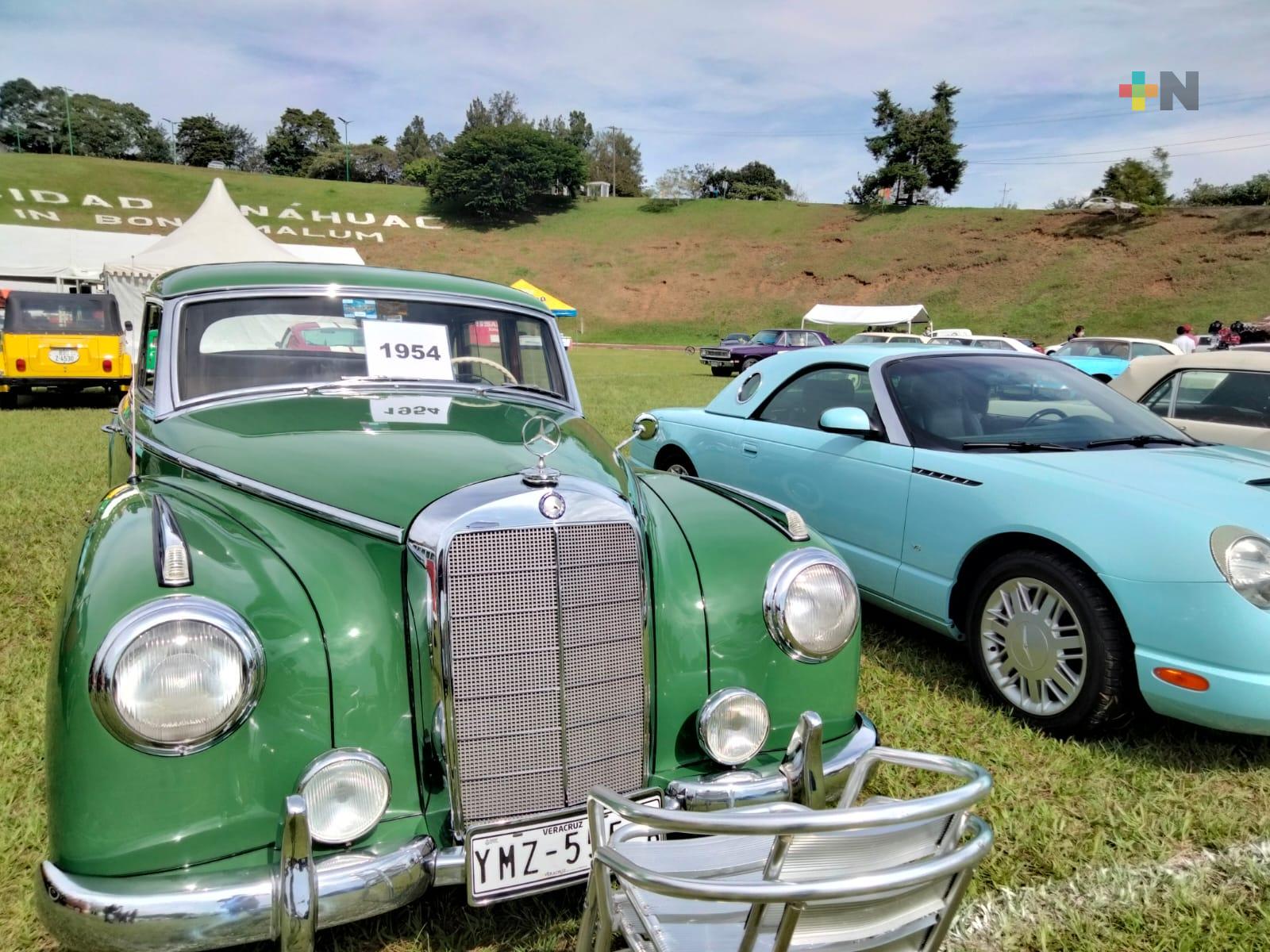 Regresó a Xalapa la Exposición de Autos Antiguos