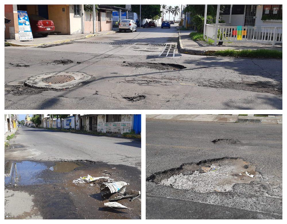 Baches en avenida Vía Muerta de Boca del Río