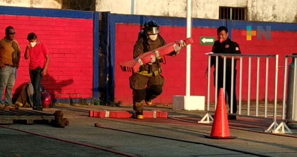 Bomberos de Coatzacoalcos realizaron competencia interna para mejorar atención de servicios