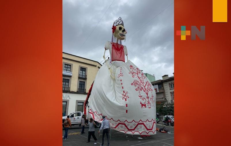 Instalan Monumentales Catrinas para la segunda edición del “Mágico Veracruz Me Llena de Orgullo”