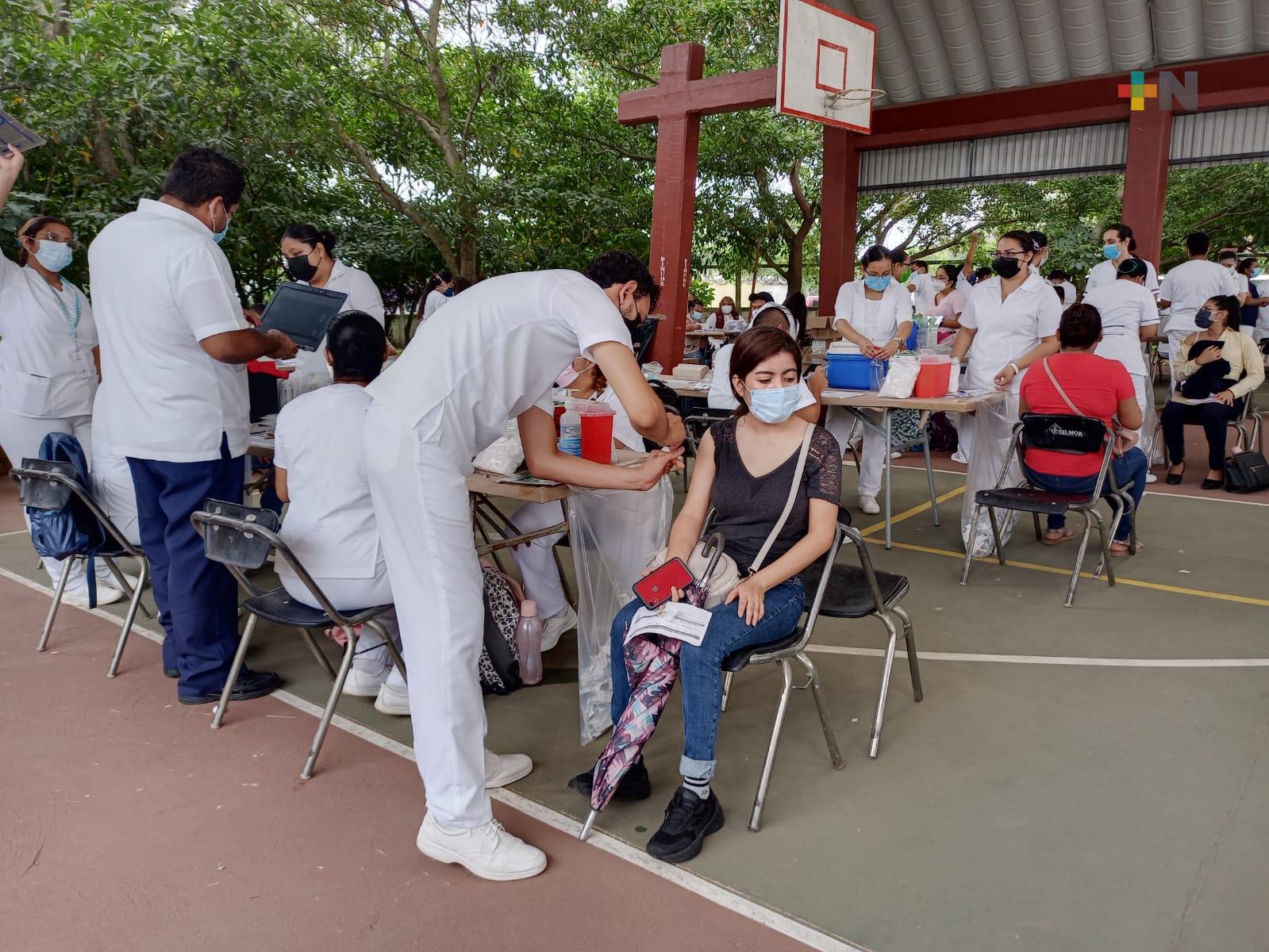 En Coatza, comenzó inmunización a jóvenes contra COVID-19