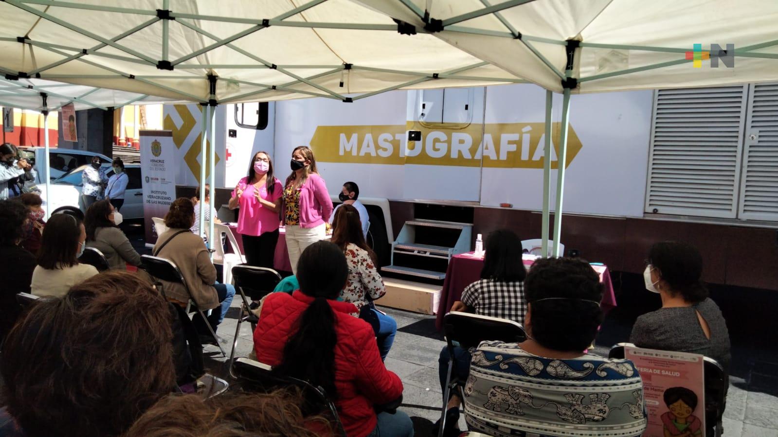 Realiza Instituto Veracruzano de las Mujeres mastografías a un costado de Palacio de Gobierno