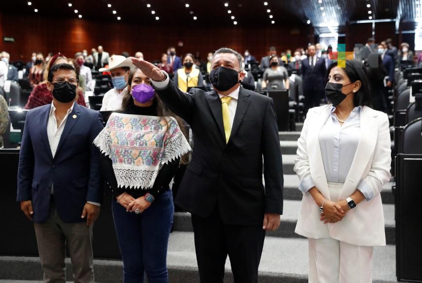Jesús Alberto Velásquez rindió protesta como diputado, en lugar de Rogelio «N»
