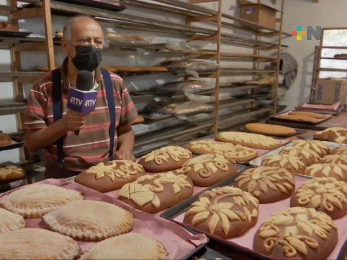 Trabajan panaderos de Xico a marchas forzadas para tener listo el pan de muerto