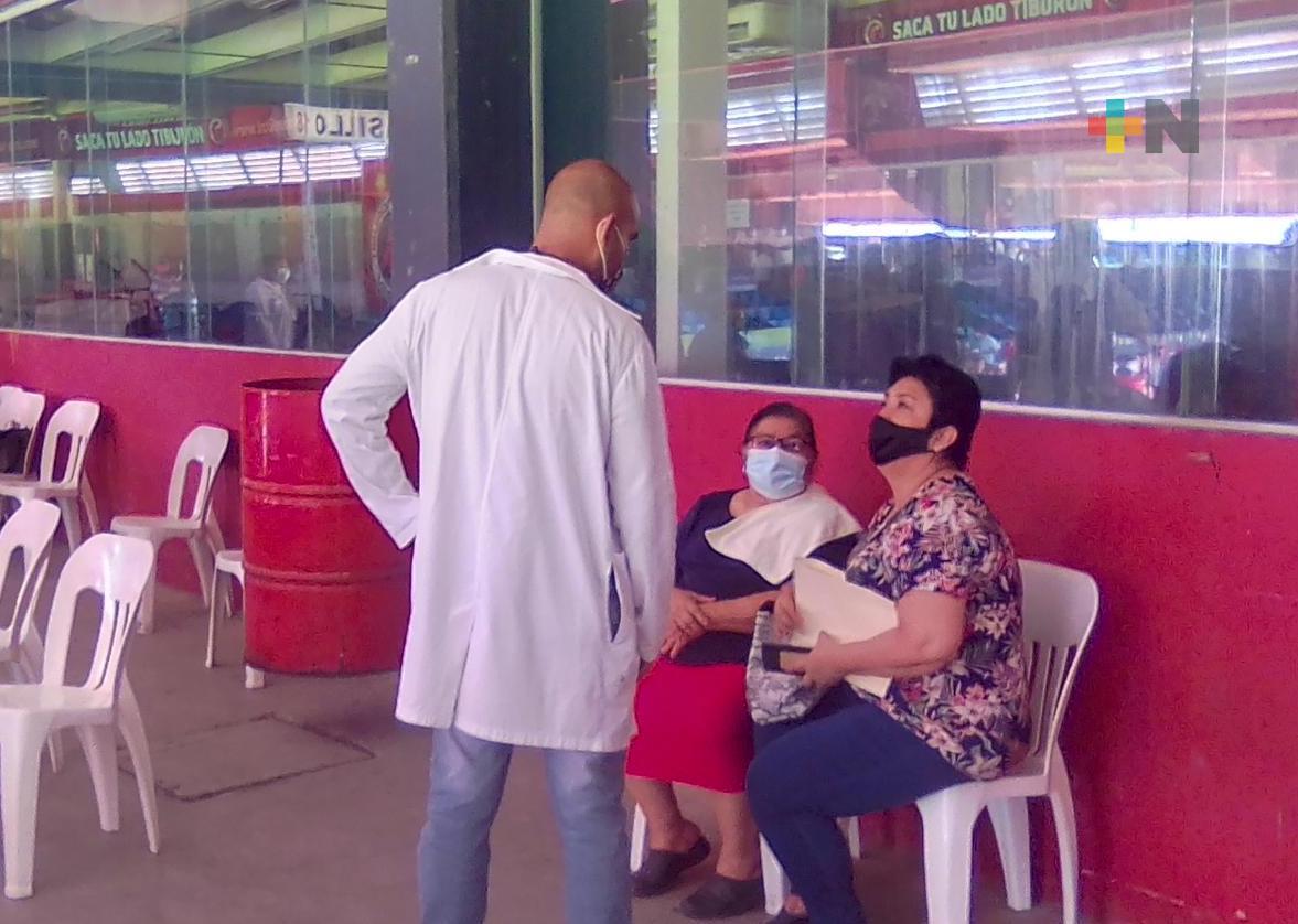 Aún vacunan a personas rezagadas contra Covid-19 en Boca del Río