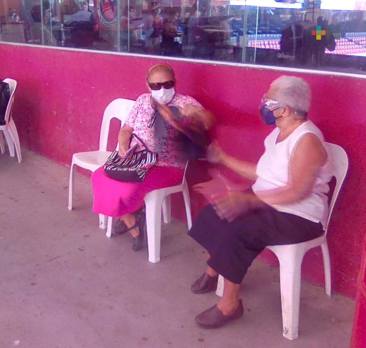 Agradecen personas rezagadas tener oportunidad de vacunarse contra COVID-19