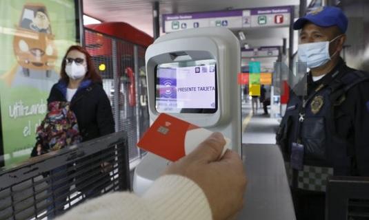 En CDMX activan pago con tarjeta bancaria en Metrobús