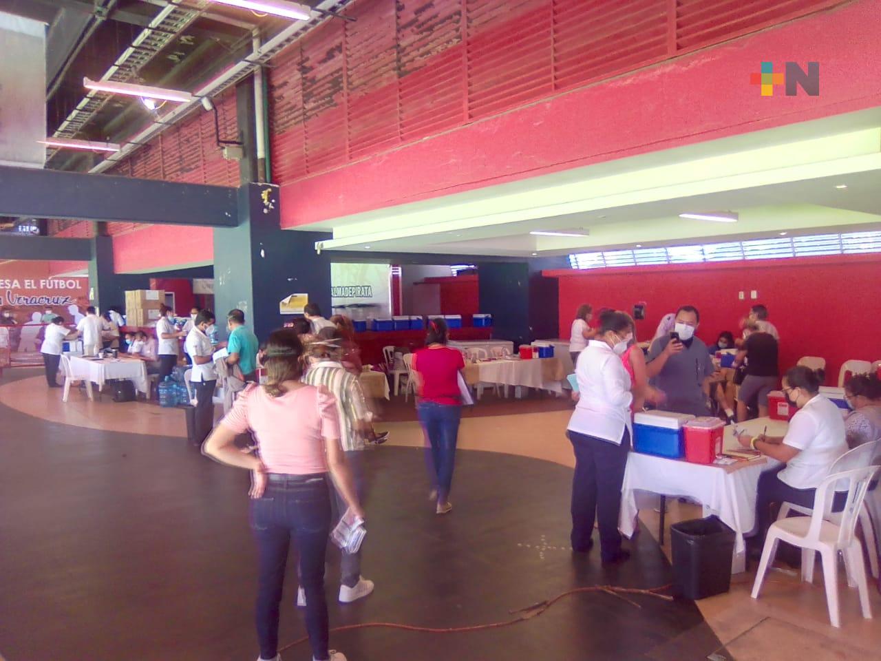 Aplican segunda dosis anticovid para personas de 30 a 39 años, en Boca del Río