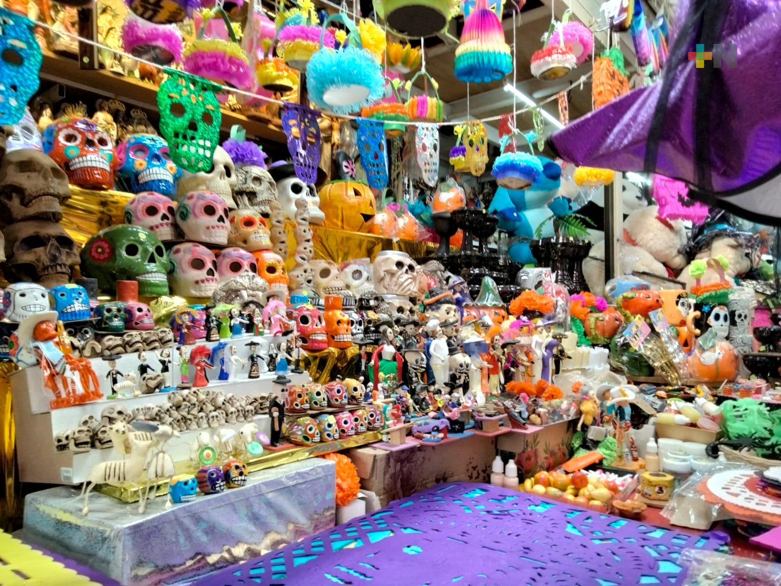 Con cambio de semáforo, comerciantes en Xalapa confían en mejorar ventas por Día de Muertos
