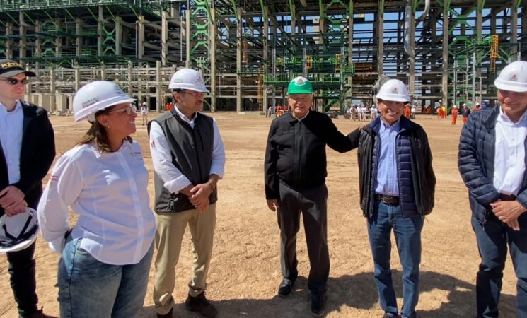Visita AMLO refinería de Tula, Hidalgo; reafirma compromiso de concluir planta coquizadora