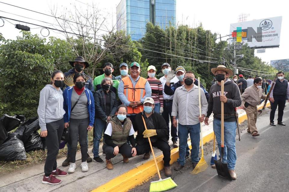 Eric Cisneros y personal de Segob mejoran imagen urbana en Xalapa