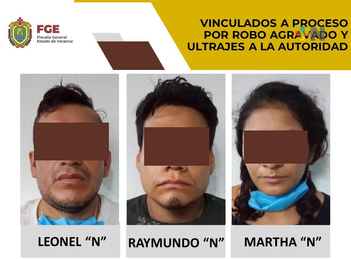 Personas vinculadas a proceso por robo agravado y ultrajes a la autoridad