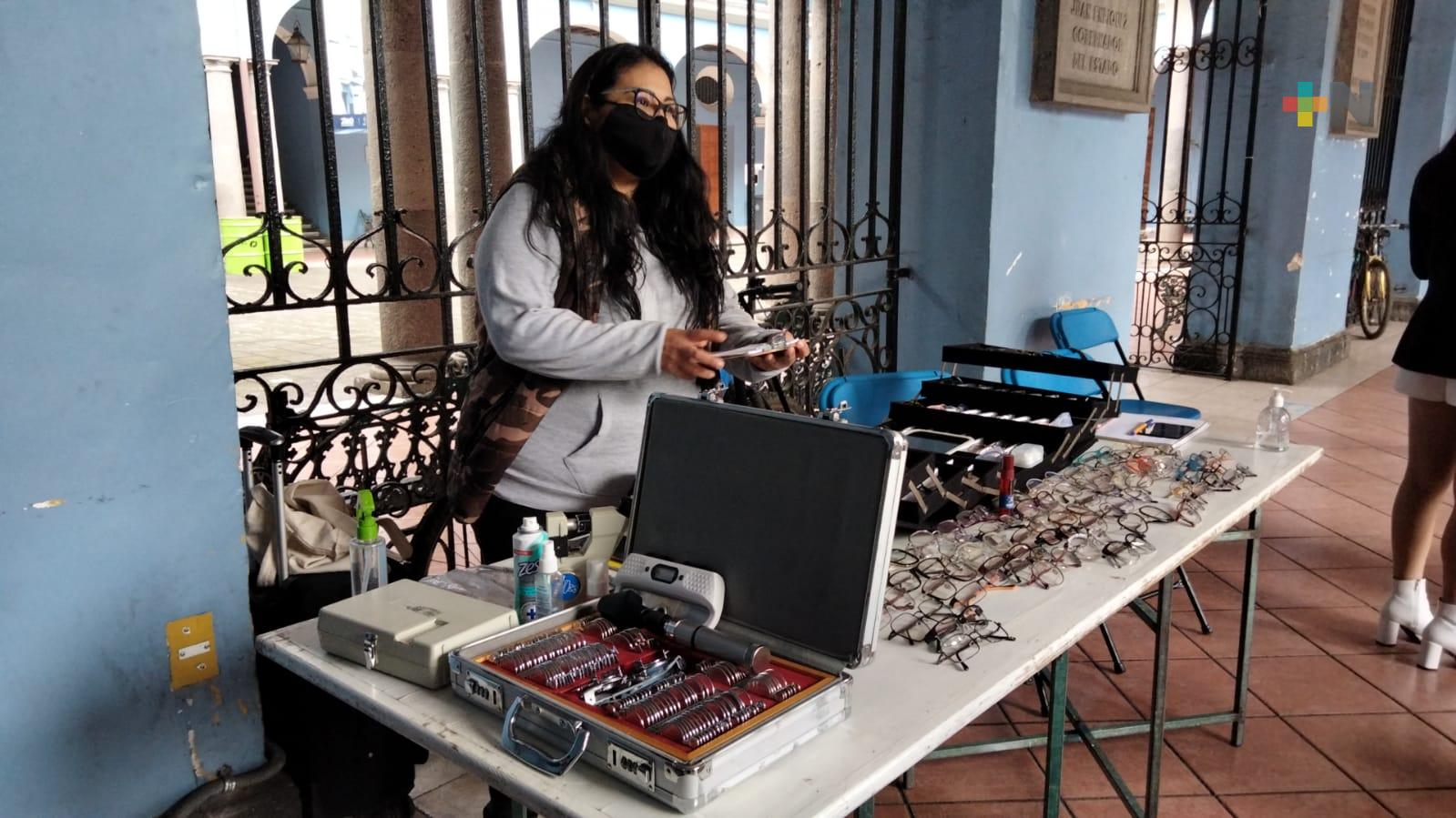 Realizan Jornada de Salud Visual en Coatepec