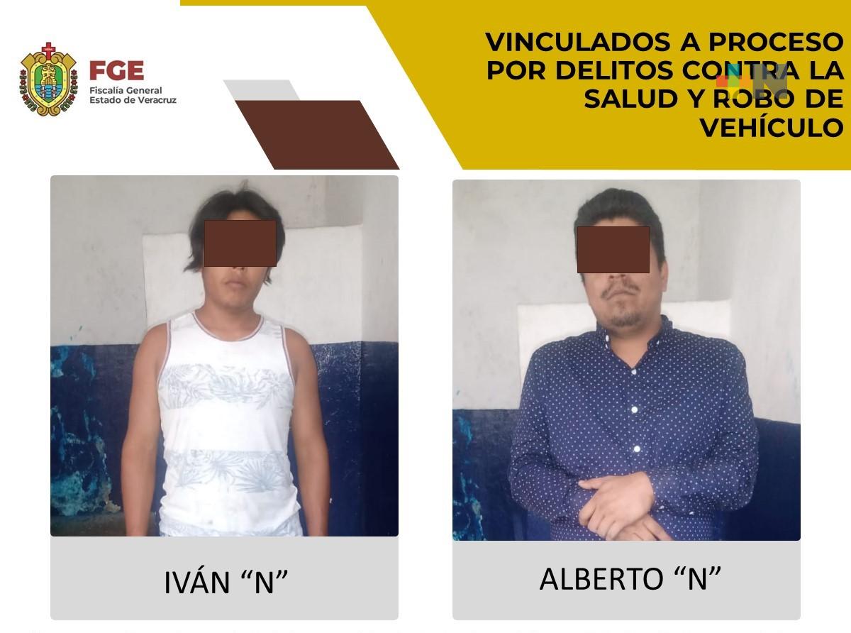 Vinculados a proceso por delitos contra la salud y robo de vehículo