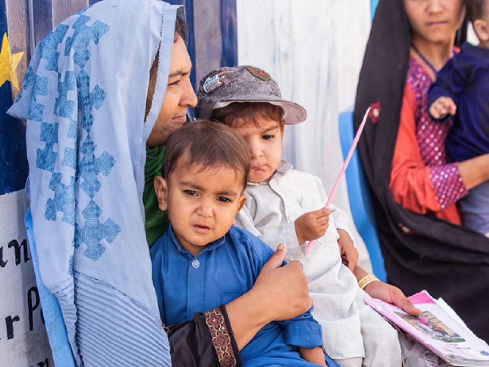 ACNUR comienza a llevar ayuda en avión para los desplazados en Afganistán