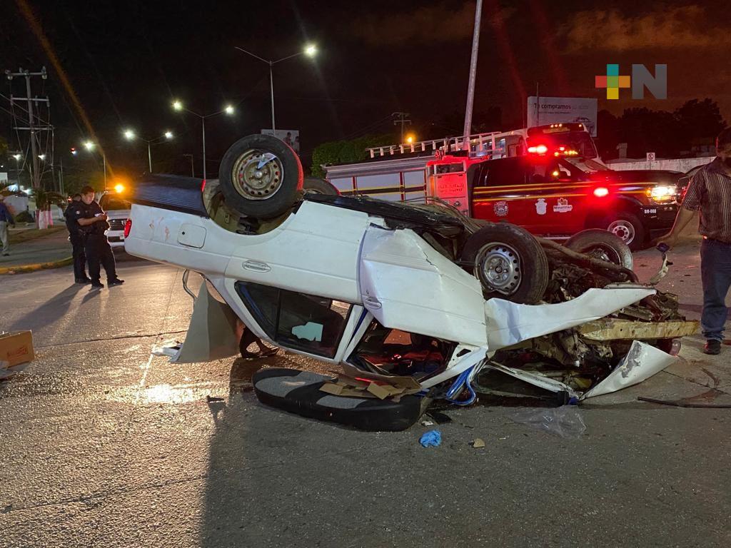 Aparatoso accidente vehicular en Mina; sólo pérdidas materiales