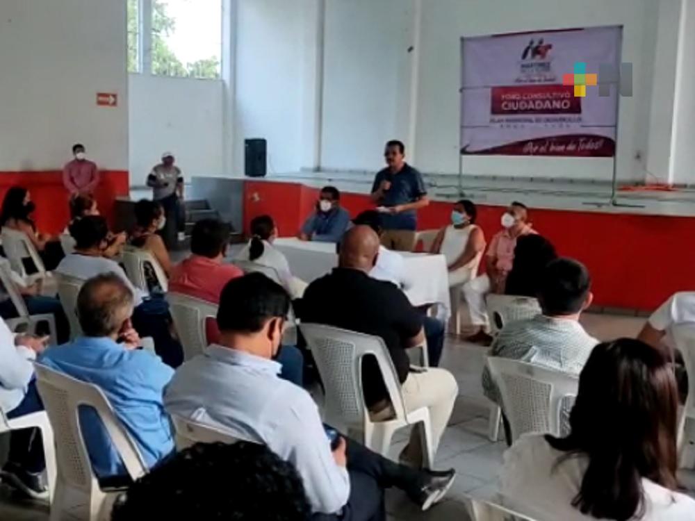 Alcalde electo de Martínez de la Torre se reunió con maestros de la SNTE