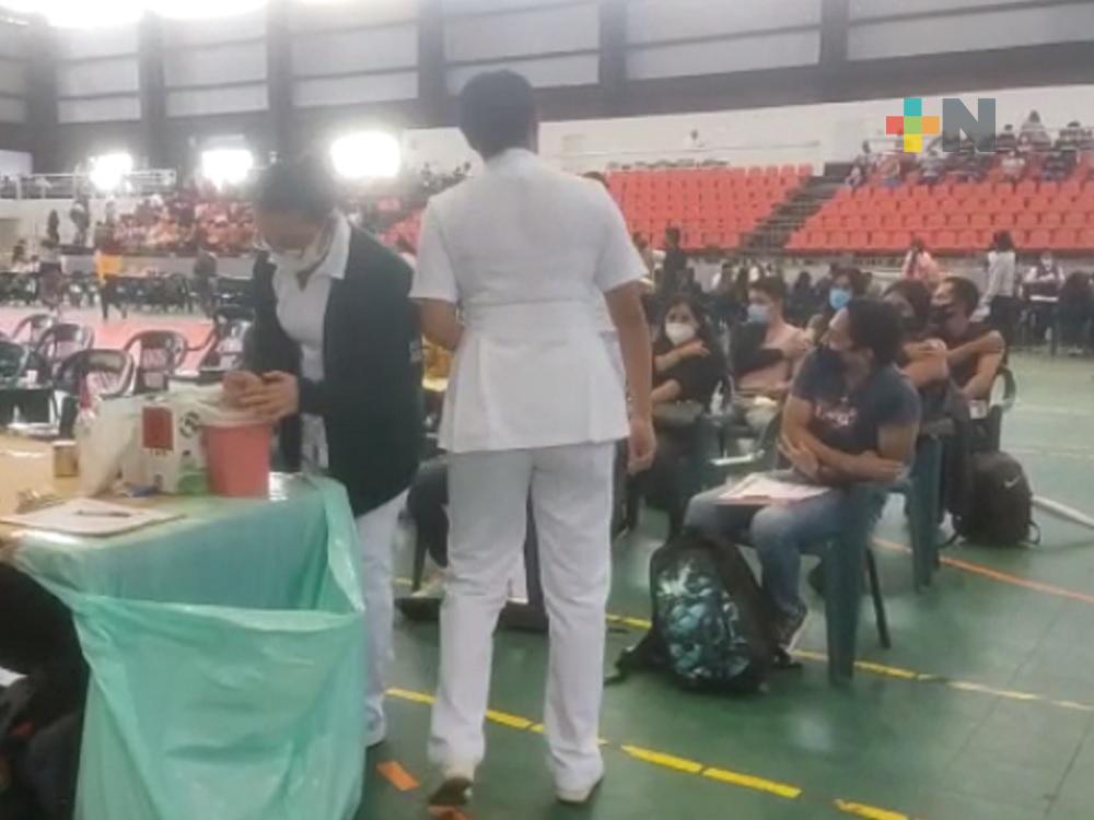 Aplican segunda dosis de vacuna anticovid a personas de 18 a 29 años en Córdoba